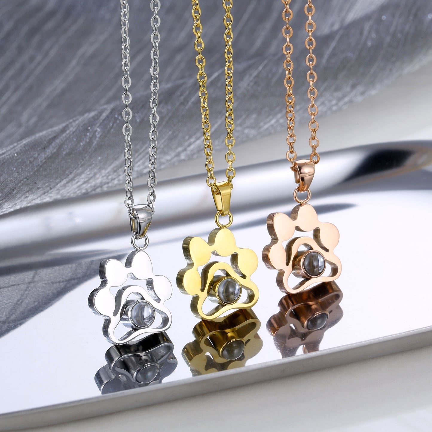 Paw Projection Pendent Necklace