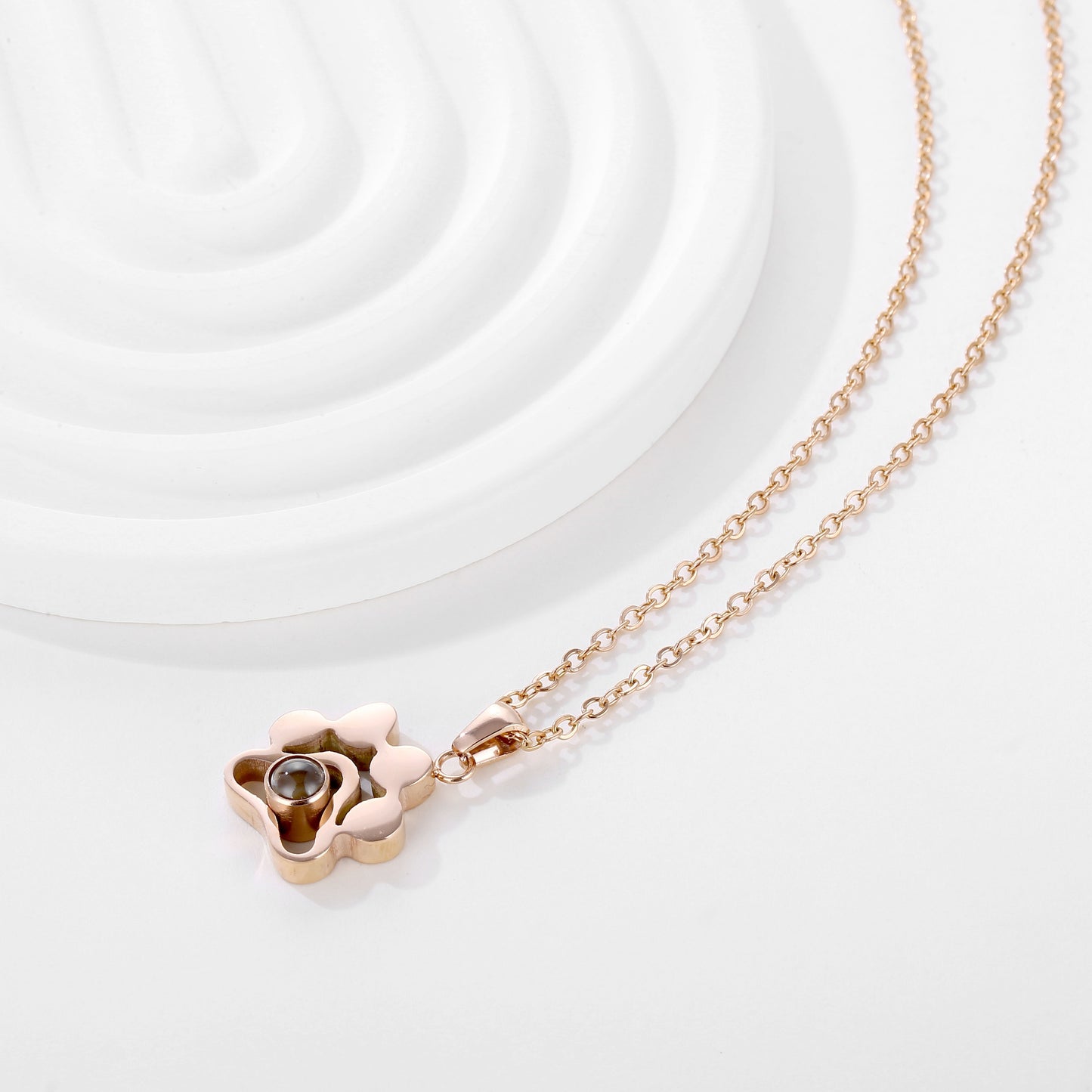 Paw Projection Pendent Necklace